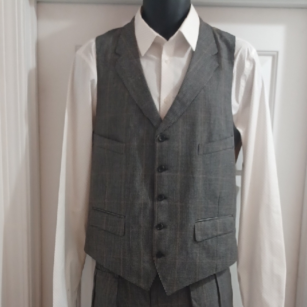 Classic Custom Men's Plaid Gray 3-Piece Suit, 42L / 36W x 32L - Picture 14 of 16